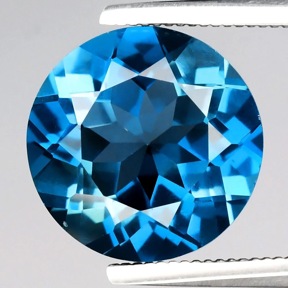 3.91ct VVS Round Natural London Blue Topaz