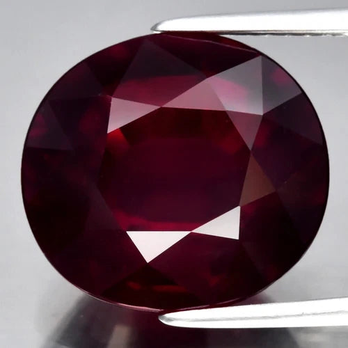 9.00ct 12.8x11.7mm VS Oval Natural Reddish Purple Rhodolite Garnet, Madagascar