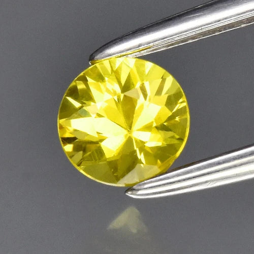 0.35ct 4mm VS Round Brilliant Greenish Yellow Sapphire Gemstone, Thailand