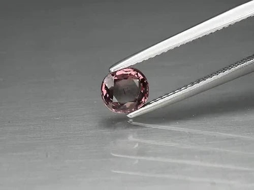 CERTIFICATE Incl.*0.90ct VS Oval Natural Unheated Color Change Garnet Madagascar - Video 1 of 1