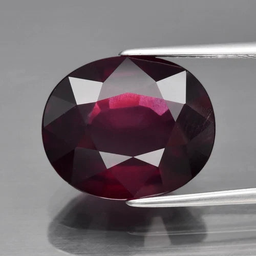 9.93ct 14.2x11.8mm VS Oval Natural Pinkish Purple Rhodolite Garnet, Madagascar