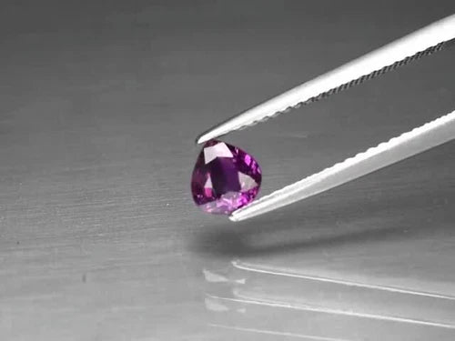 CERTIFICATE Incl.* 0.57ct VS Pear Natural Purple-Red Ruby Thailand, Gemstone - Video 1 of 1