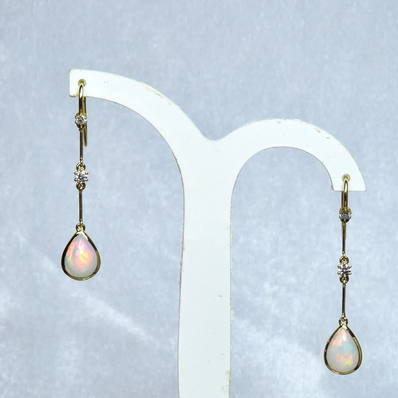 Natural Opal Diamond Earring in 18K YELLOW GOLD With 2.50ct &amp; 0.06ct E/VVS Dia