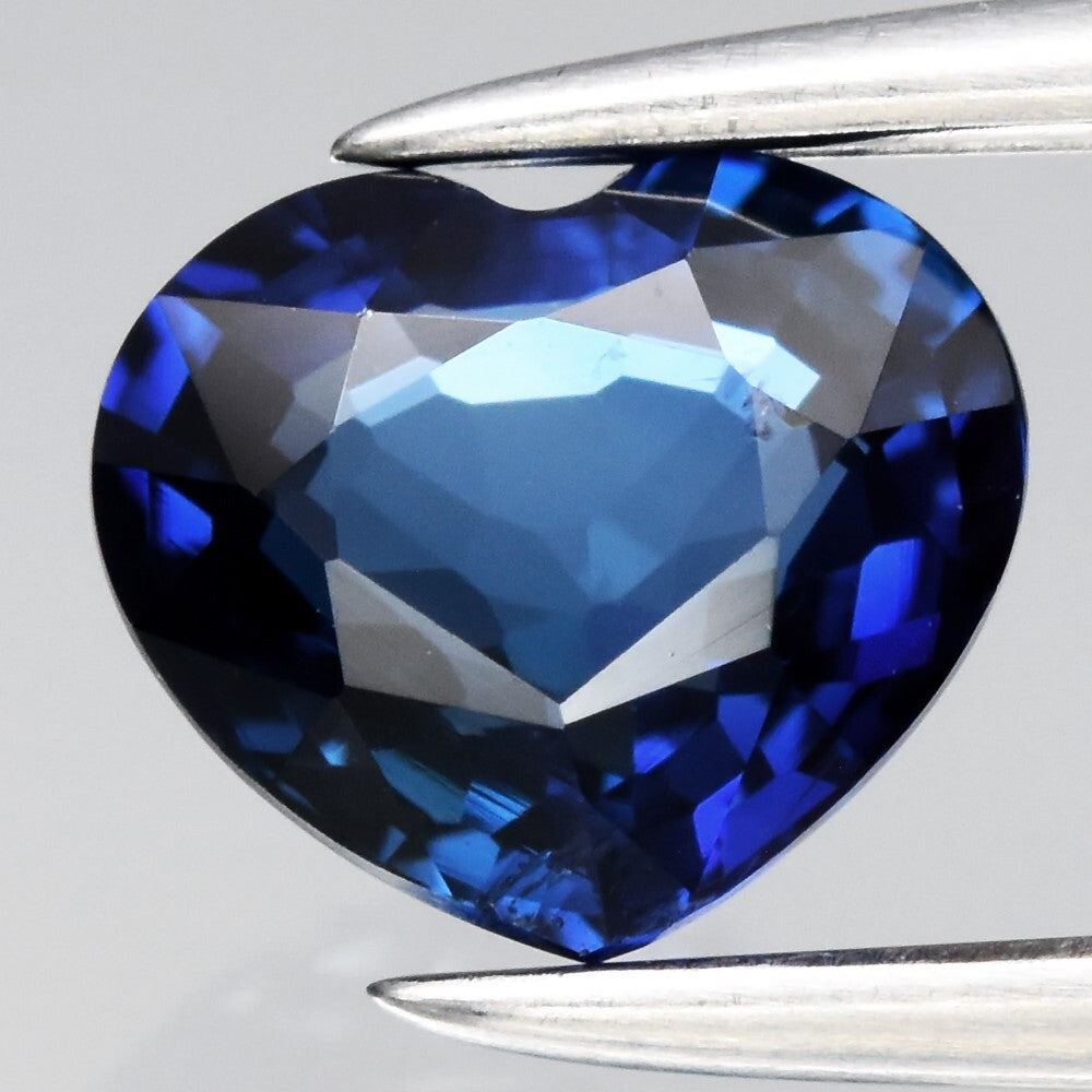 AIGS CERTIFICATE Incl.* 0.85ct VVS Heart Natural Blue Sapphire Gemstone, Heated — view 1