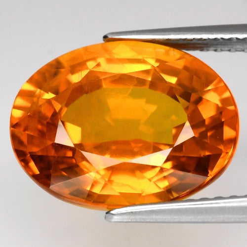 Big oval yellow sapphire with 8.78ct, 13.5x10.5mm, in Thailand blue gem market with silver holder.